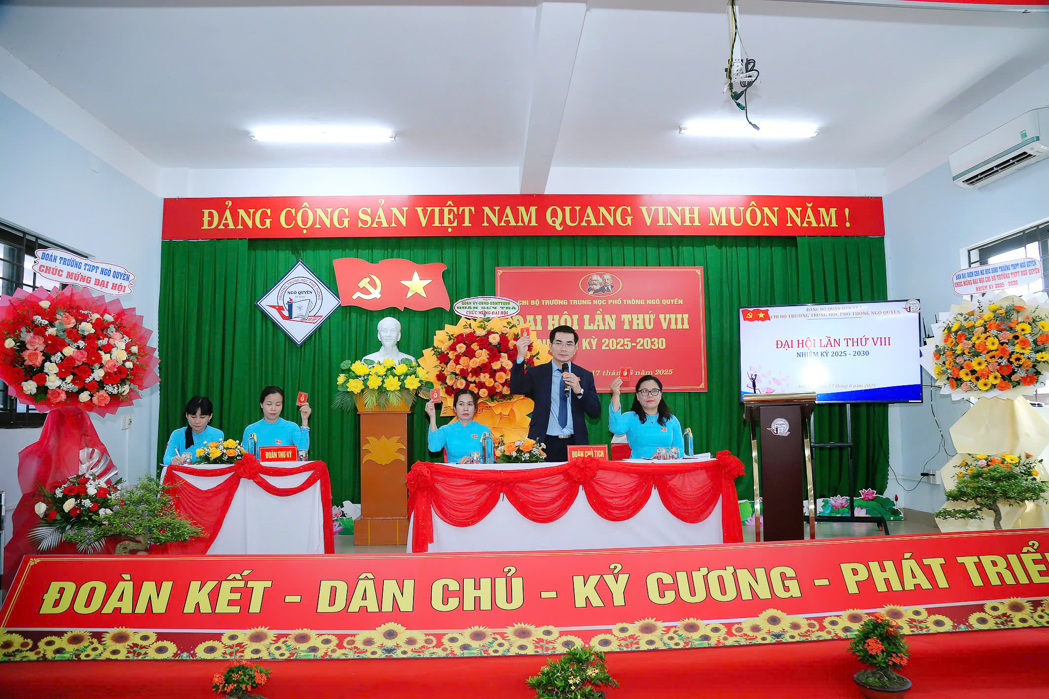 Đại học chi bộ nhiệm kì 2025-2030 của trường THPT Ngô Quyền